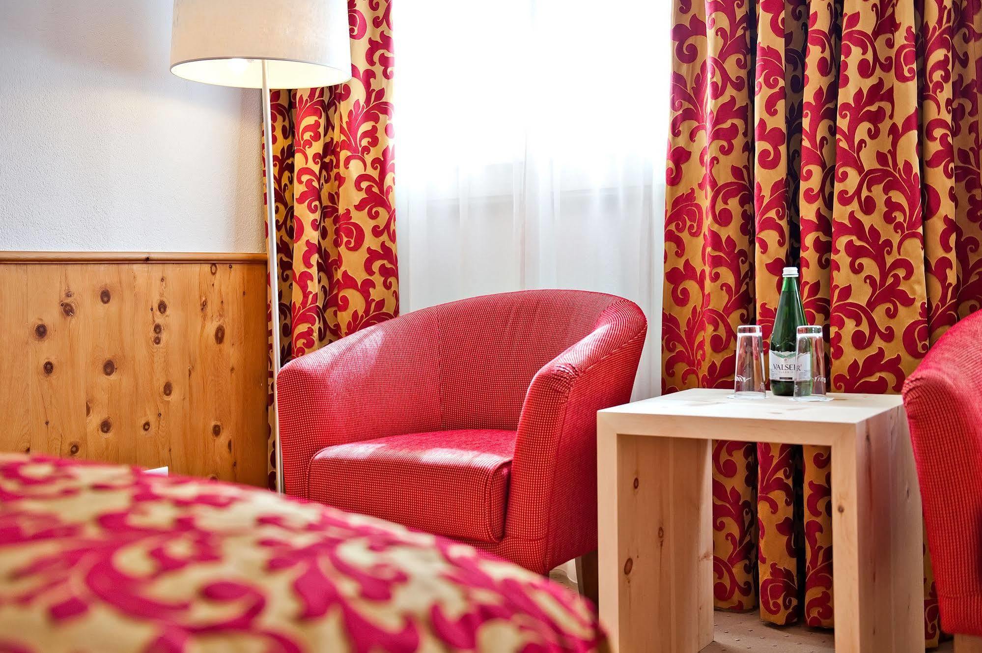 Hotel Engiadina Zuoz Eksteriør bilde